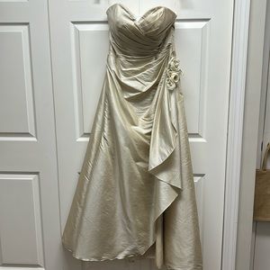 Essence of Australia, Bridal Gown              Color Sand/Champagne.